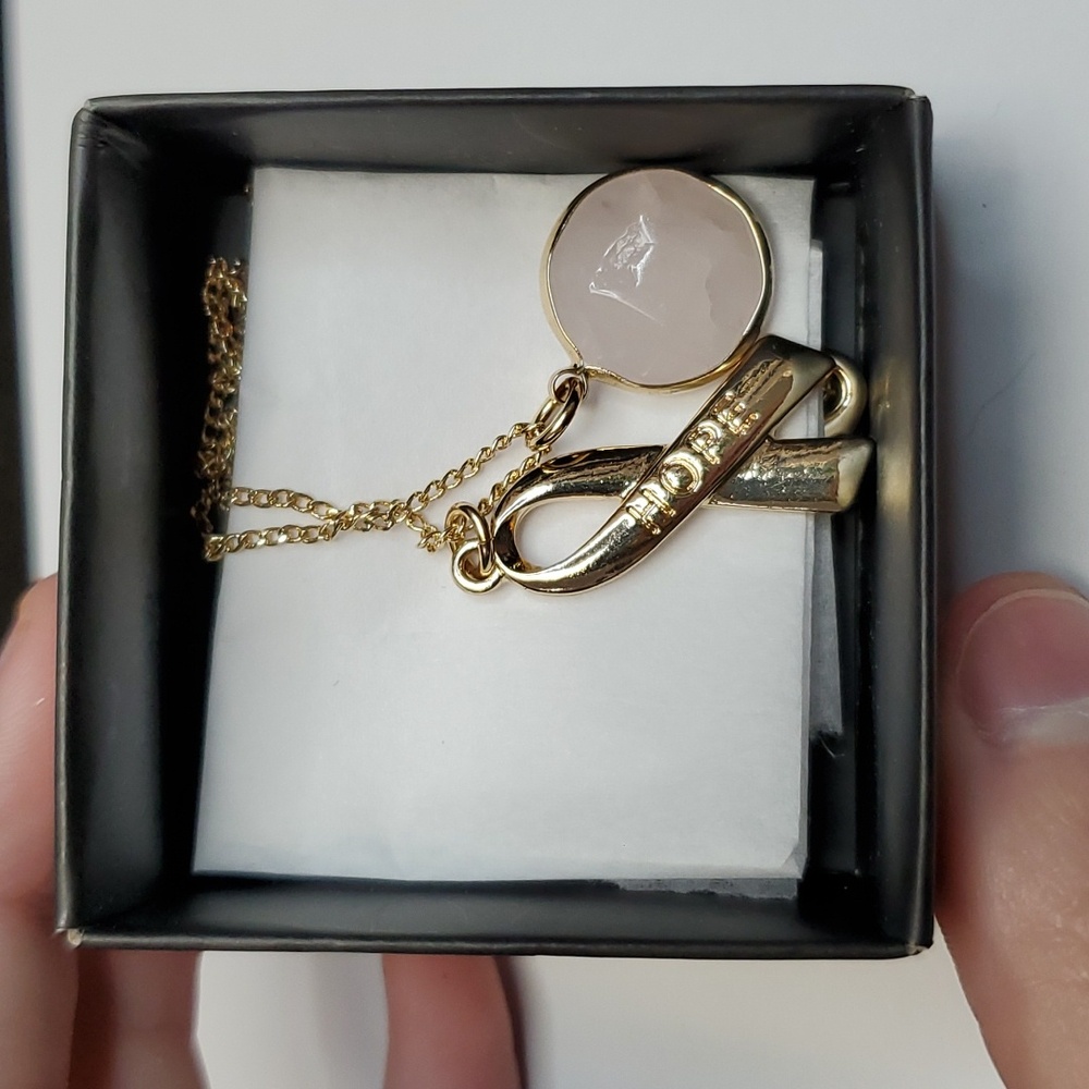 2019 Avon pink hope rose quartz long necklace ~28 inches - Picture 5 of 8